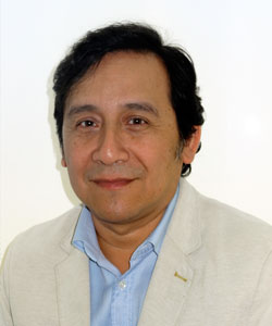 HUGO ANTONIO FLORES LIÑÁN.  Biólogo, fundador de "Divierte y Aprende", programa con enfoque STEAM de la Universidad Peruana Cayetano Heredia. Perú.